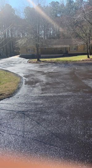 Asphalt Seal Coating in Dunwoody, GA (1)